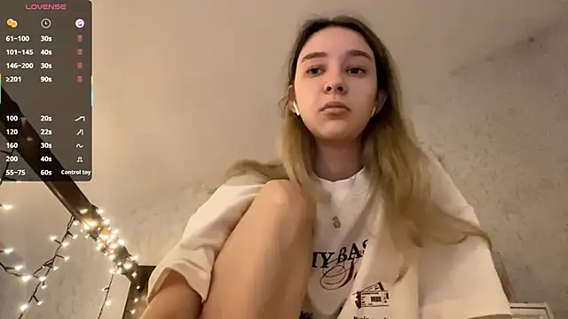 Snapshot of DanaCore chatting on 10-01-25, 03:40 DanaCore online show from 10-01-25, 03:40
