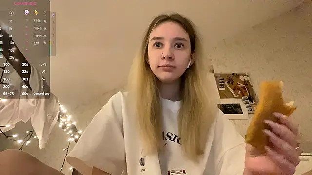 Snapshot of DanaCore chatting on 10-10-25, 06:40 DanaCore online show from 10-10-25, 06:40