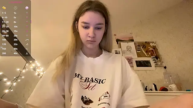 Snapshot of DanaCore chatting on 10-12-25, 04:00 DanaCore online show from 10-12-25, 04:00
