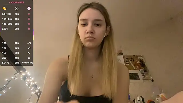 Snapshot of DanaCore chatting on 10-18-25, 07:36 DanaCore online show from 10-18-25, 07:36