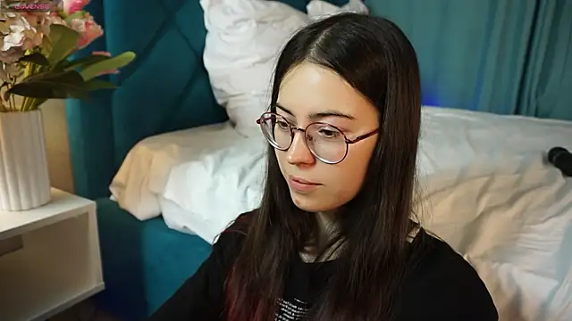 ywixos online show from 12-18-25, 02:34