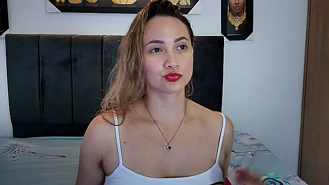 Snapshot of cieloDal chatting on 10-26-25, 05:02 cieloDal online show from 10-26-25, 05:02