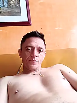 Snapshot of leon8013A chatting on 10-17-25, 02:41 leon8013A online show from 10-17-25, 02:41