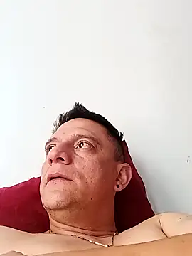 Snapshot of leon8013A chatting on 02-16-26, 02:13 leon8013A online show from 02-16-26, 02:13