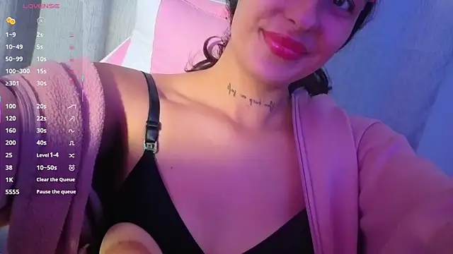 Snapshot of allysy_nc chatting on 11-24-25, 02:33 allysy nc online show from 11-24-25, 02:33