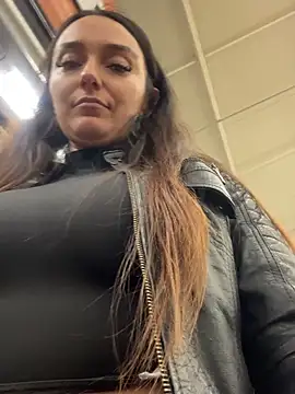 Snapshot of swmilena_hot_ chatting on 11-28-25, 08:00 swmilena hot online show from 11-28-25, 08:00