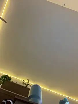 Snapshot of raynareign chatting on 03-18-26, 07:22 raynareign online show from 03-18-26, 07:22