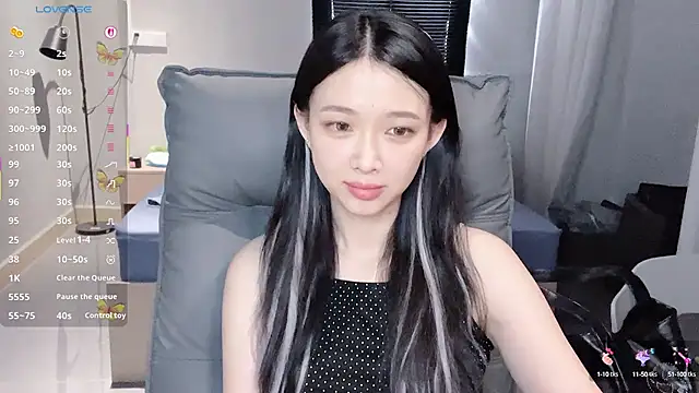 NiNi-baby520 online show from 10-06-25, 07:06