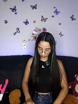 Snapshot of issis22 chatting on 01-14-26, 02:50 issis22 online show from 01-14-26, 02:50