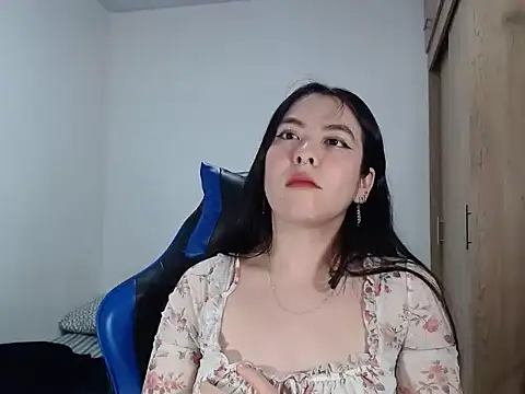 Snapshot of EloiseJun chatting on 01-10-26, 04:14 EloiseJun online show from 01-10-26, 04:14