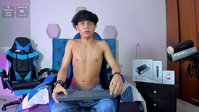 Snapshot of _taylor_black chatting on 09-26-25, 02:10  taylor black online show from 09-26-25, 02:10