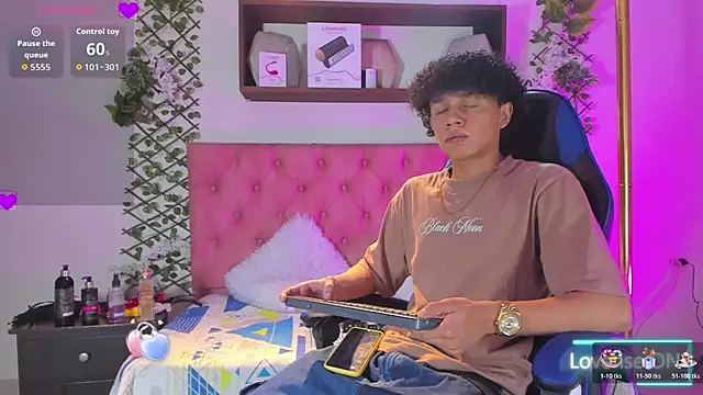 Snapshot of _taylor_black chatting on 02-11-26, 09:09 taylor black online show from 02-11-26, 09:09