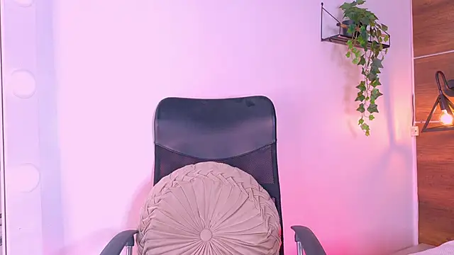 TiffValentinee  online show from 11-05-25, 08:09