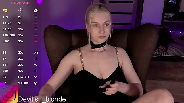 Snapshot of HitchcocianBlonde chatting on 05-22-26, 06:46 HitchcocianBlonde online show from 05-22-26, 06:46
