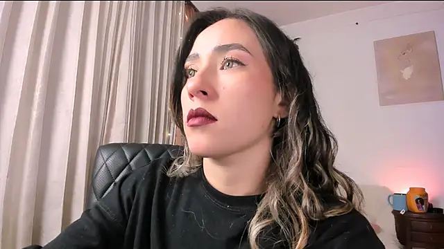 Sara kaic online show from 05-18-26, 01:35