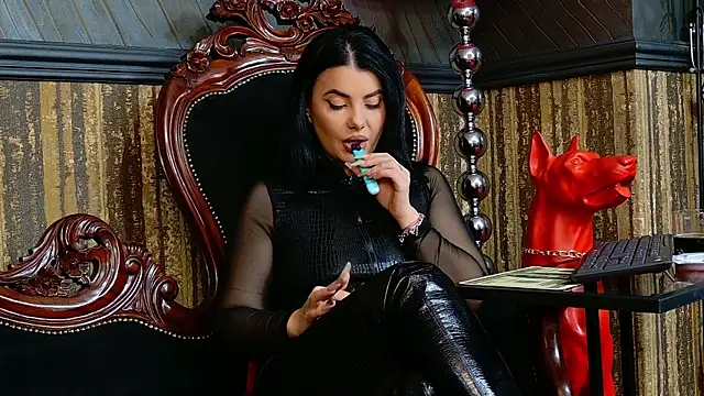 Snapshot of MistressEly chatting on 10-28-25, 12:30 MistressEly online show from 10-28-25, 12:30