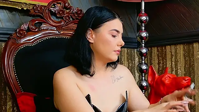 Snapshot of MistressEly chatting on 11-28-25, 01:03 MistressEly online show from 11-28-25, 01:03