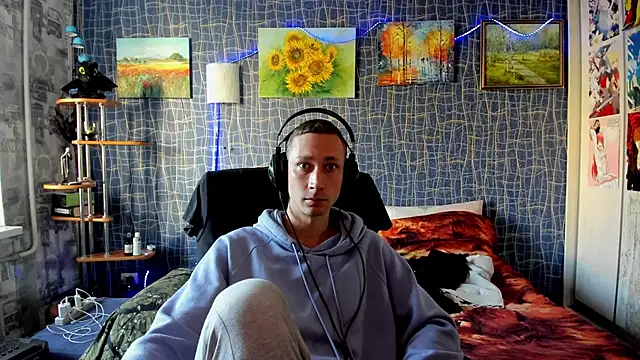 CuteBoy228 online show from 10-31-25, 12:17