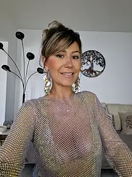 CelynaRoss online show from 04-16-26, 09:32