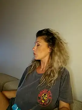 Snapshot of CelynaRoss chatting on 07-29-26, 11:58 CelynaRoss online show from 07-29-26, 11:58