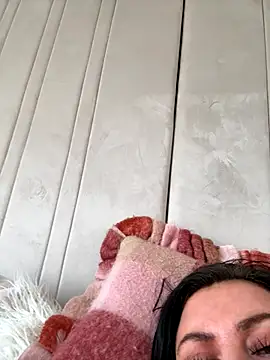 Snapshot of Desire-XOXOX chatting on 09-22-25, 01:35 Desire-XOXOX online show from 09-22-25, 01:35