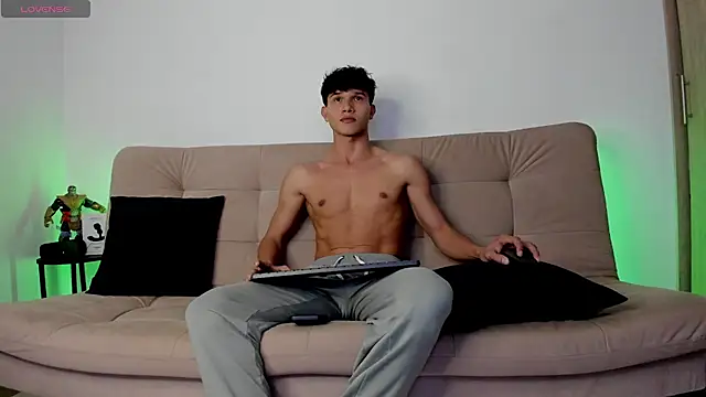 2Amateur Guys online show from 11-20-25, 10:53