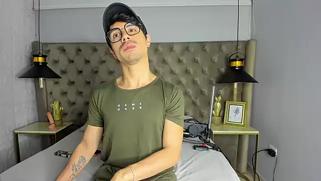 BryCams3 online show from 09-19-25, 02:35