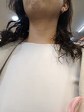 Snapshot of anntonella_watson chatting on 05-15-26, 11:28 anntonella watson online show from 05-15-26, 11:28