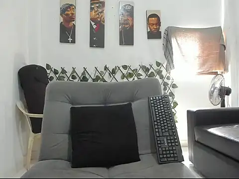 Snapshot of Latins_Boss chatting on 04-24-26, 06:21 Latins Boss online show from 04-24-26, 06:21
