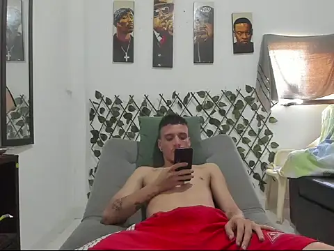 Snapshot of Latins_Boss chatting on 04-28-26, 05:40 Latins Boss online show from 04-28-26, 05:40