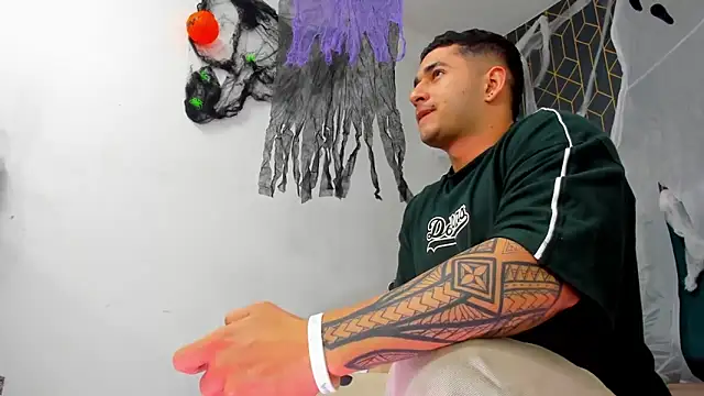 king falconer online show from 10-14-25, 04:02