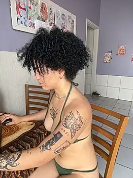 Snapshot of CamillyBlum chatting on 10-24-25, 02:02 CamillyBlum online show from 10-24-25, 02:02