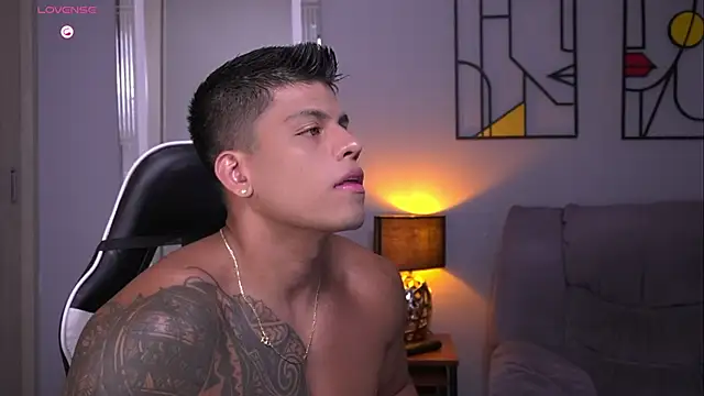 Snapshot of tyler_muscle1 chatting on 05-30-26, 03:42 tyler muscle1 online show from 05-30-26, 03:42