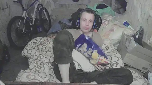 Snapshot of makarov1993 chatting on 09-14-25, 03:00 makarov1993 online show from 09-14-25, 03:00