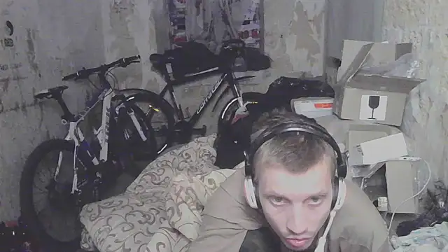 Snapshot of makarov1993 chatting on 09-27-25, 11:32 makarov1993 online show from 09-27-25, 11:32
