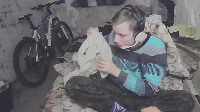 Snapshot of makarov1993 chatting on 10-15-25, 10:21 makarov1993 online show from 10-15-25, 10:21