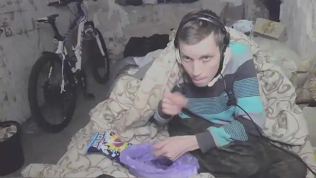 Snapshot of makarov1993 chatting on 10-17-25, 08:22 makarov1993 online show from 10-17-25, 08:22