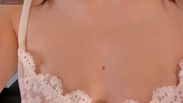 Snapshot of chloe_dreammm chatting on 09-24-25, 12:30 chloe dreammm online show from 09-24-25, 12:30