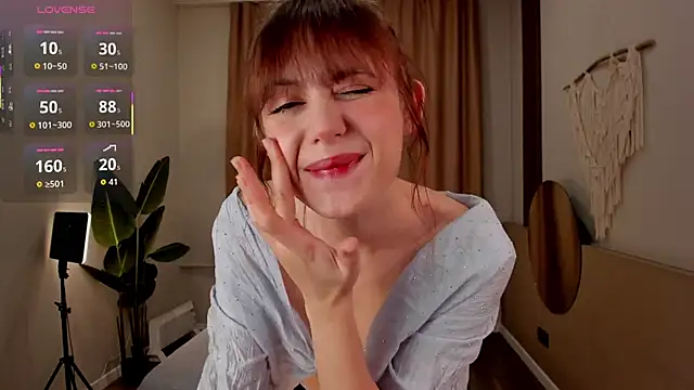 Snapshot of chloe_dreammm chatting on 10-26-25, 05:13 chloe dreammm online show from 10-26-25, 05:13