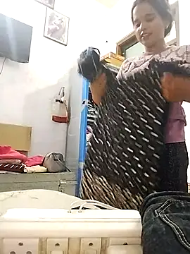 Snapshot of JHILMIL chatting on 09-23-25, 06:27 JHILMIL online show from 09-23-25, 06:27