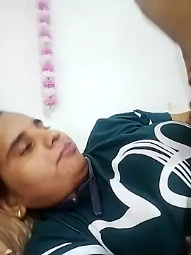 Snapshot of JHILMIL chatting on 11-06-25, 04:41 JHILMIL online show from 11-06-25, 04:41