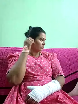 Snapshot of tamilaruvi chatting on 04-28-26, 11:48 tamilaruvi online show from 04-28-26, 11:48