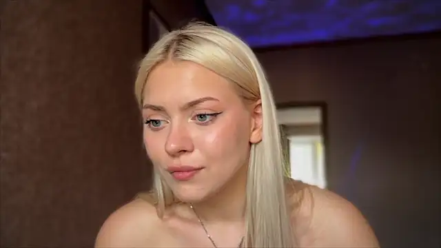 Snapshot of AliceOceanEye chatting on 09-15-25, 12:49 AliceOceanEye online show from 09-15-25, 12:49