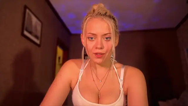 Snapshot of AliceOceanEye chatting on 09-23-25, 04:43 AliceOceanEye online show from 09-23-25, 04:43
