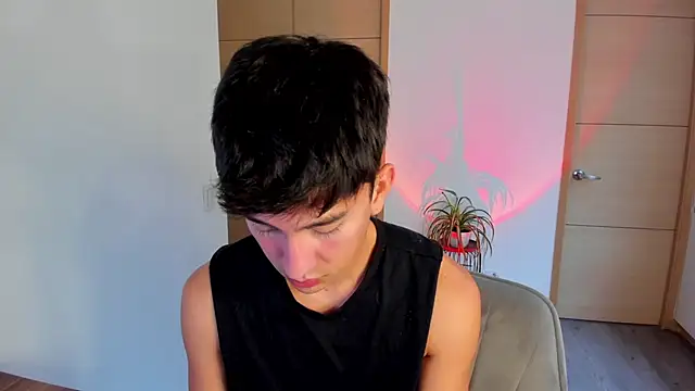 sweettaaron01 online show from 09-30-25, 05:18