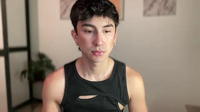 sweettaaron01 online show from 04-28-26, 12:20