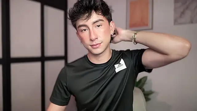 sweettaaron01 online show from 06-05-26, 12:17