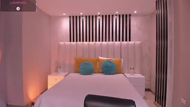 IsabellaMoreau online show from 10-15-25, 07:36