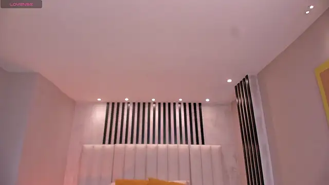 IsabellaMoreau online show from 10-18-25, 09:04