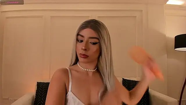 IsabellaMoreau online show from 12-22-25, 07:22